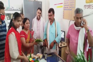 MLA reviews the nomination process in Kasturba Gandhi Balika Vidyalaya