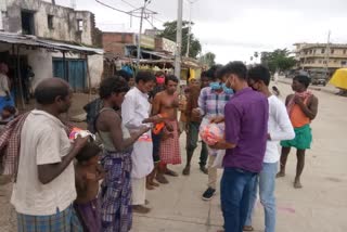 ABVP workers distribute masks and soap among the poor in bhojpur