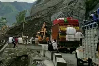 badrinath-national-highway-blocked-in-chamoli-due-to-landslide