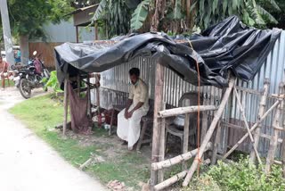 Migrant labour forced to stay on road after family rejected out of coronavirus panic