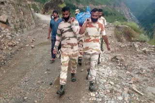 itbp-jawans-carry-locals-body-in-pithoragarh-for-25-kms