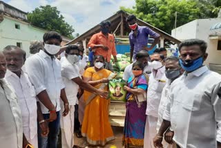 Minister Valarmathi who provided corona relief in Srirangam