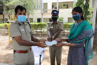 SP Praveen Kumar provided scholarships to the children of the Police