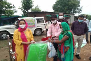 મહીસાગરમાં મહિલા કૃષિ દિવસ નિમિત્તે મહિલા ખેડૂતોને કૃષિ કીટનું વિતરણ