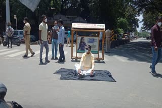  Vatal nagraj  protest in the middle of the Mysore Bank circle amid a lockdown