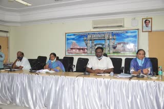 collector meeting with seed dealers