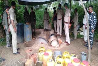 Raid campaign against illegal liquor in Koderma