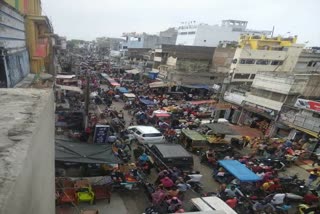 Crowd of people gathered in the market after lockdown announced in Bihar