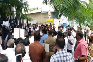 people protest For tasmark Closeing. 