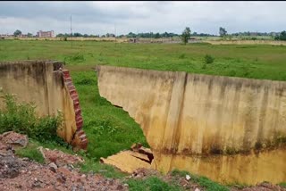 newly constructed bus stop wall fallen in Deoghar 