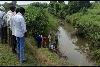 Dead body of youth found on the river bank