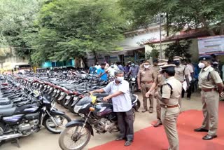 A man arrested who are connection with two wheeler robbery 