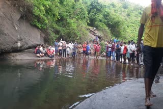 three people falls in to water fall and died