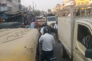heavy jam on road in lucknow 