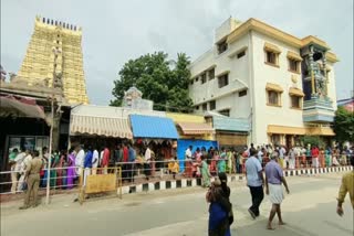 Curfew relaxation Devotees congregate at Rameswaram