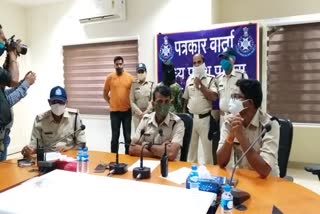 Ujjain mahakal police arrests two chain snatcher