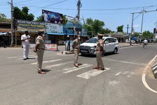 అనకాపల్లిలో కర్ఫ్యూ తీరును పరిశీలించిన జిల్లా ఎస్పీ కృష్ణా రావు