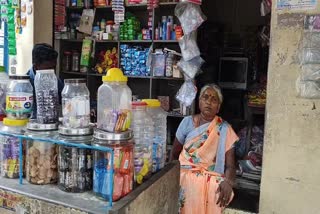 Chain snatch from groçery shop girl 