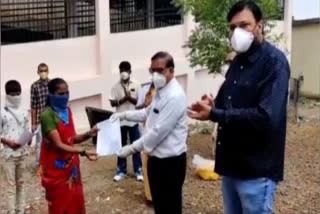 Doctors congratulating patients 