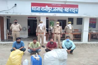 पुलिस की गिरफ्त में आरोपी