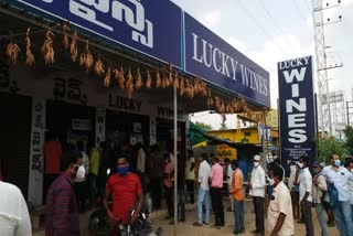 croud at wine shops, ibrahimpatnam