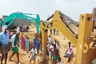 people protest against to build package houses