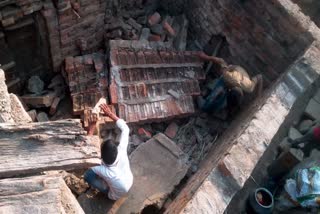 one person injured due to the roof and the wall of the old house suddenly fell in Suryagarha