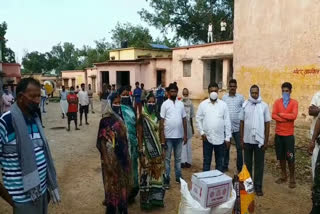 MLA Amit Kumar distributed dry ration to workers