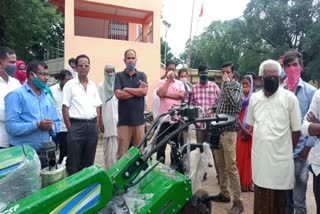 MLA took stock of agricultural equipment given to farmers In Giridih