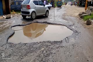 bad condition of Bagodar-Hazaribag road in giridih