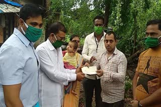 Shivsena corporator help of 51 thousand in thane