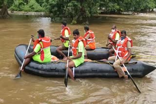 Safety rehearsal training on behalf of fire fighting in the hogenakkal river