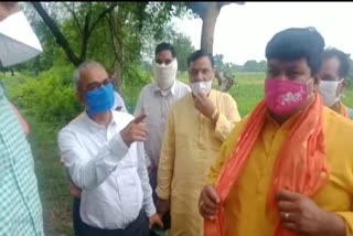 Ujjain MP visited villages to inspect farmers crop