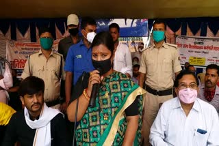 Minister Bima Bharti meets pregnant teacher sitting on strike in purnea