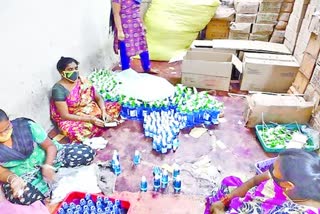 SPURIOUS SANITISERS GODOWNS VIJAYAWADA POLICE VIJAYAWADA POLICE GOT A TIP OFF AND RAIDED THE GODOWNS WHERE THEY FOUND 400 LITERS OF SPURIOUS HAND SANITIZERS HAND SANITIZERS ആന്ധ്രാപ്രദേശില്‍ നിന്ന് വ്യാജ സാനിറ്റൈസര്‍ പിടിച്ചെടുത്തു വ്യാജ സാനിറ്റൈസര്‍