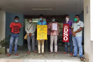 AIDSO showing protest for admission in school college in corona situation 