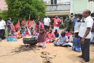 Demonstration demanding pay for tannery workers!