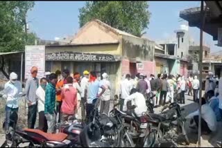 Crowd of farmers outside the Mahabeej office