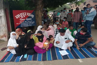 city council member protest at Madhupur police station in Deoghar