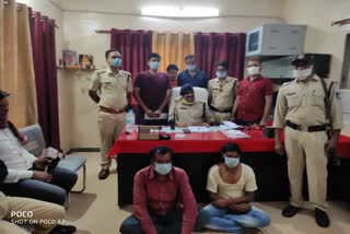 दतिया कोतवाली पुलिस ने पकड़े दो इनामी आरोपी