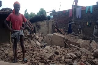 नवादा में भारी बारिश और बाढ़ से क्षतिग्रस्त हुआ कई मकान, संकट में लोगों का जीवन