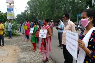 Durgapur protest infront of schools 