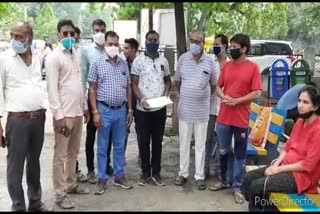 Carelessness of doctors in dewas city hospital