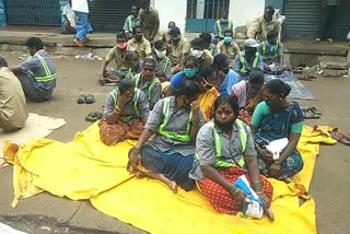 sanitizer workers protest in Thiruvallur