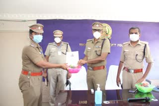   Tuticorin Superintendent of Police greeted the returning guards from Corona