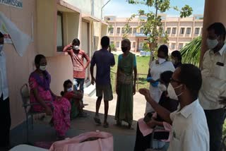 Kovid patients angry over non-availability of doctors at night at isolation center in Vaira Palli Mandal, Khammam district