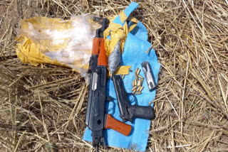  BSF recovers AK-47 rifle pistol dropped by Pak drone ജമ്മു കശ്മീരിൽ പാക് ഡ്രോണുകൾ പാകിസ്ഥാന്റെ ഡ്രോണുകളിലെത്തിച്ച ആയുധങ്ങൾ ജമ്മു കശ്മീരിലെ സാംബ ജില്ല