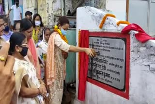chairman of city council laid foundation stone of nala pcc road