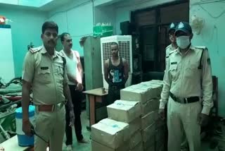 Katni Police arrested two accused with illegal liquor