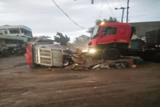 lorry colloid with police control room, road accident 